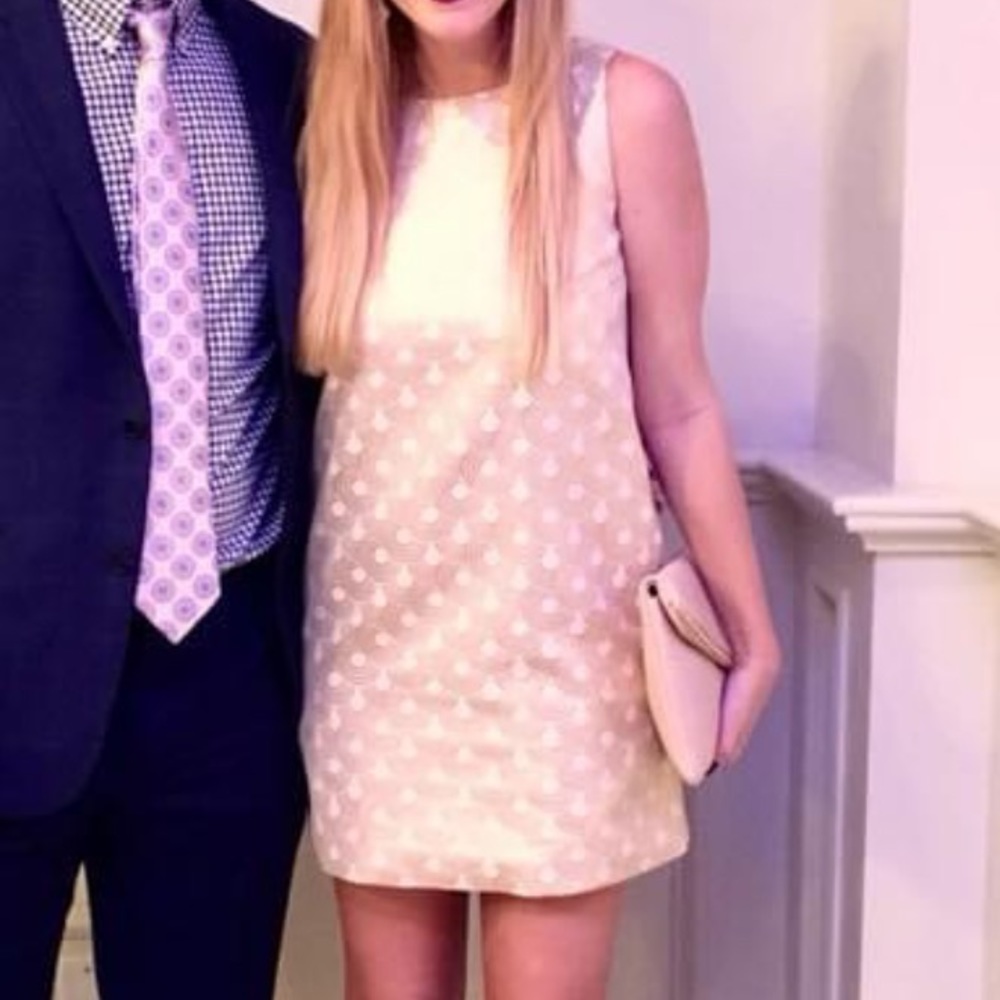 alice + olivia gold and white brocade shift dress
